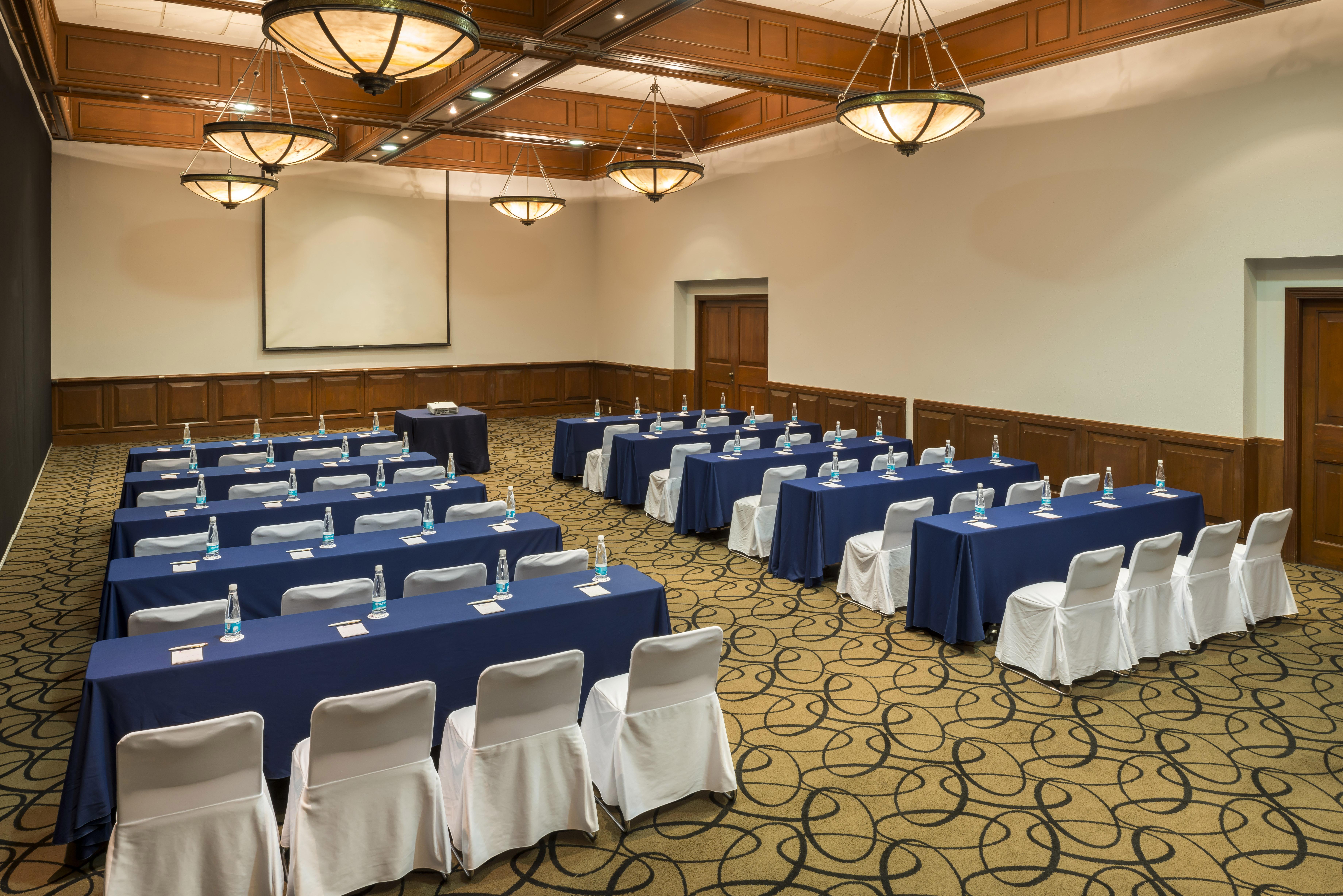 普埃布拉安吉罗波利斯卡米奥真实酒店 外观 照片 A typical meeting room