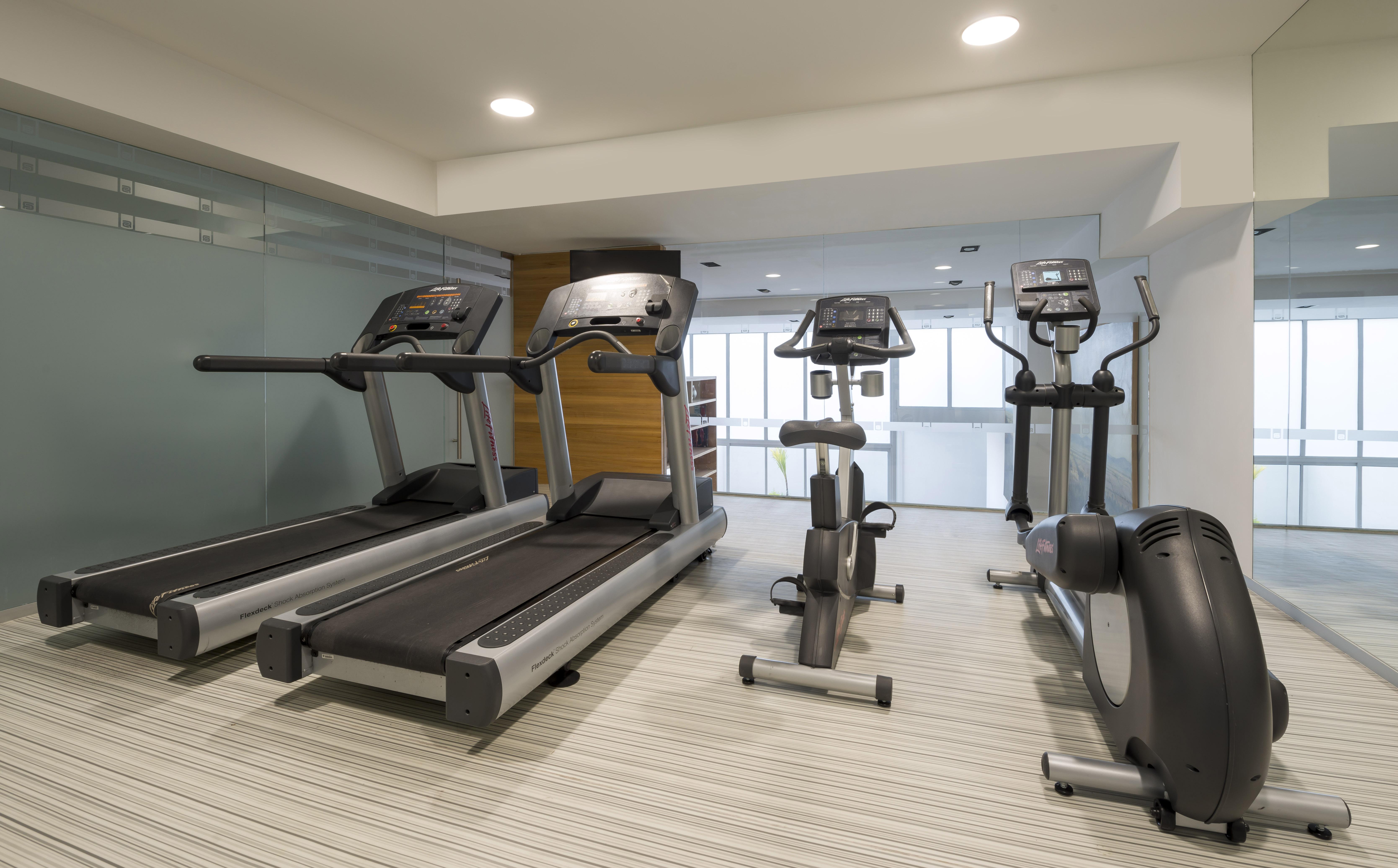 普埃布拉安吉罗波利斯卡米奥真实酒店 外观 照片 A gym