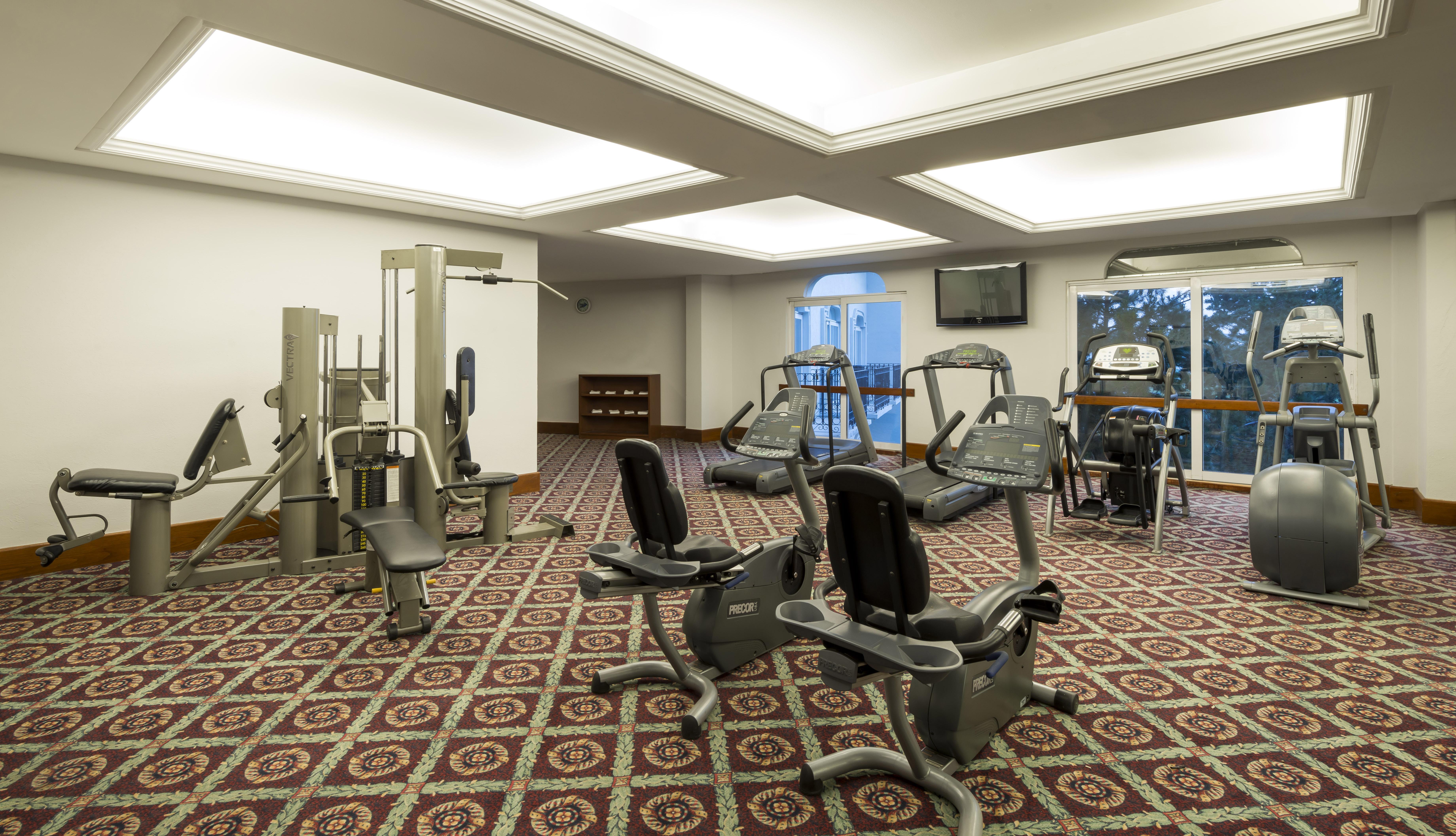 普埃布拉安吉罗波利斯卡米奥真实酒店 外观 照片 The gym at the hotel