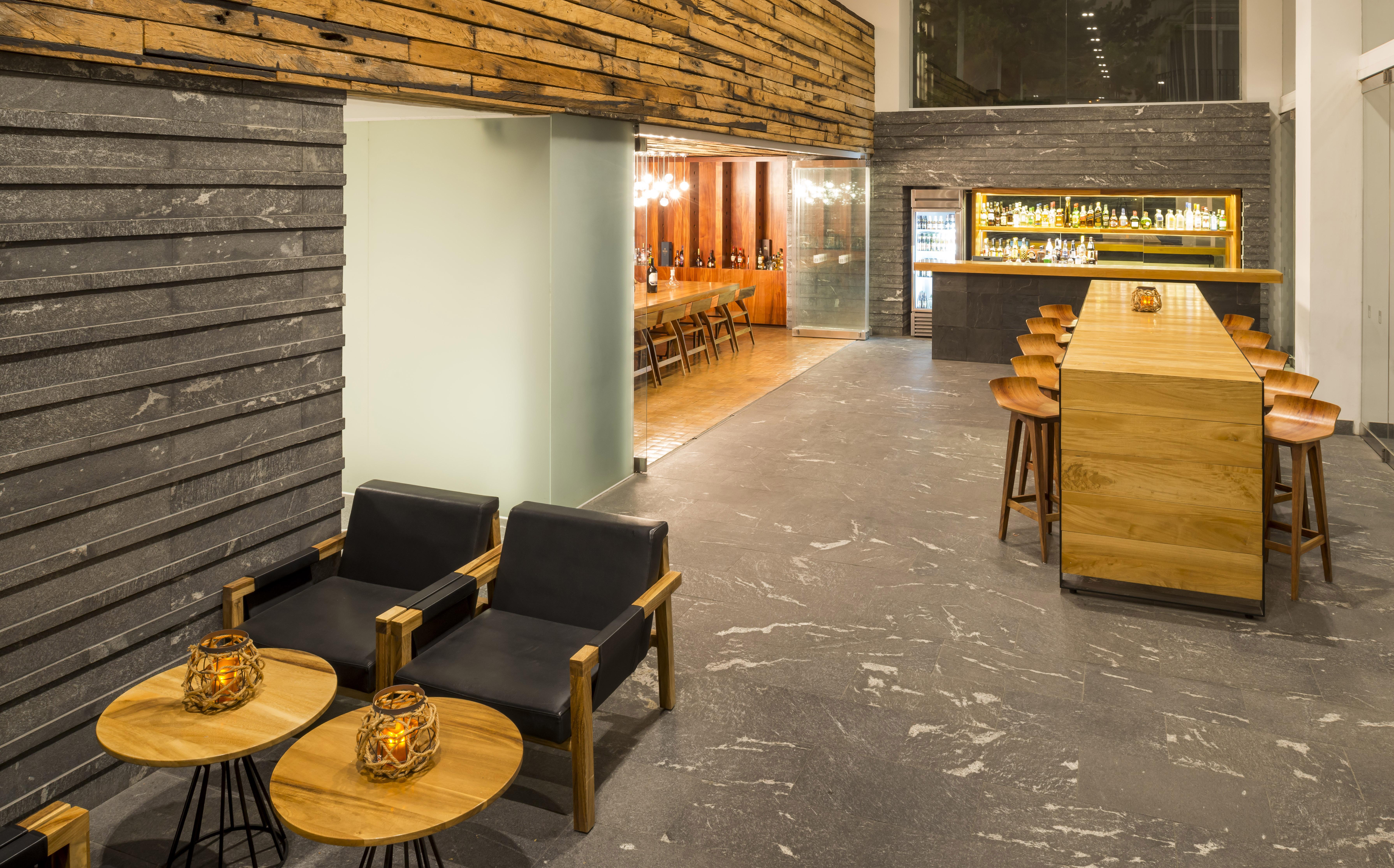 普埃布拉安吉罗波利斯卡米奥真实酒店 外观 照片 The lounge at the airport