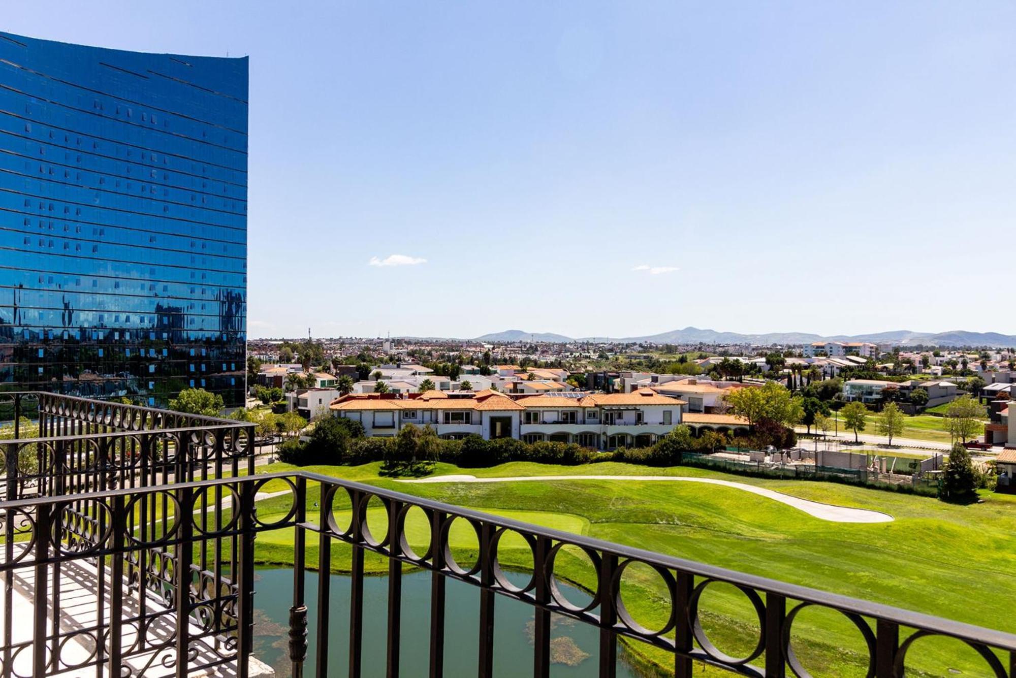 普埃布拉安吉罗波利斯卡米奥真实酒店 外观 照片 View of the golf course from the hotel