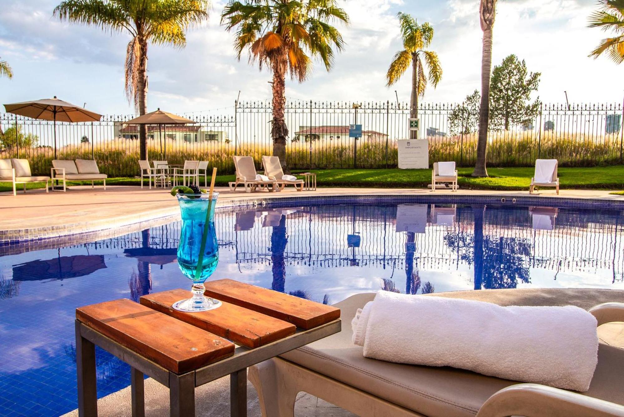 普埃布拉安吉罗波利斯卡米奥真实酒店 外观 照片 The pool at the hotel