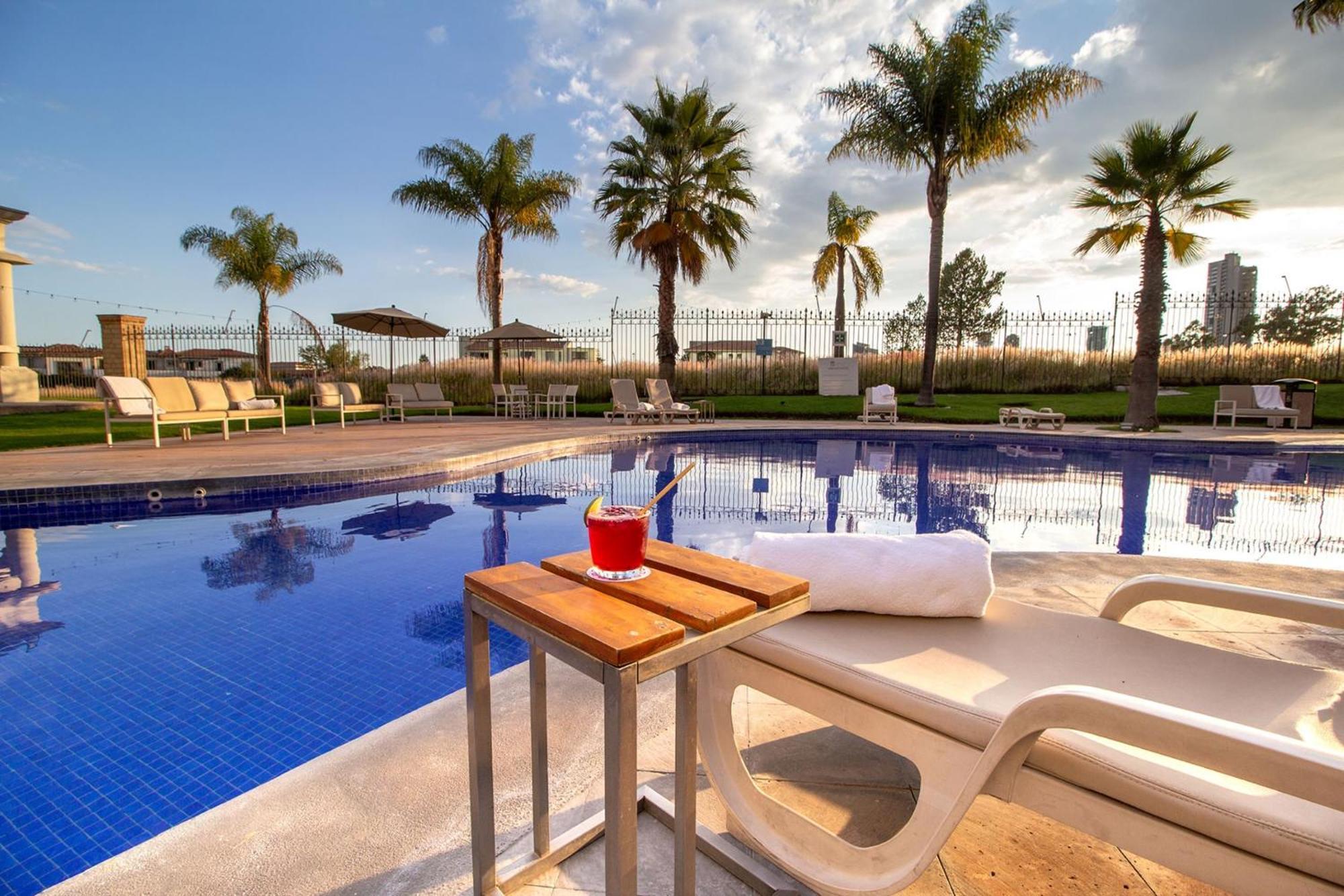 普埃布拉安吉罗波利斯卡米奥真实酒店 外观 照片 The swimming pool at the hotel